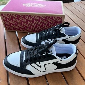 Vans Lowland ComfyCush Leather Shoe (Size 9.5 Men’s)